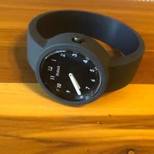 🏷 O clock silicone watch